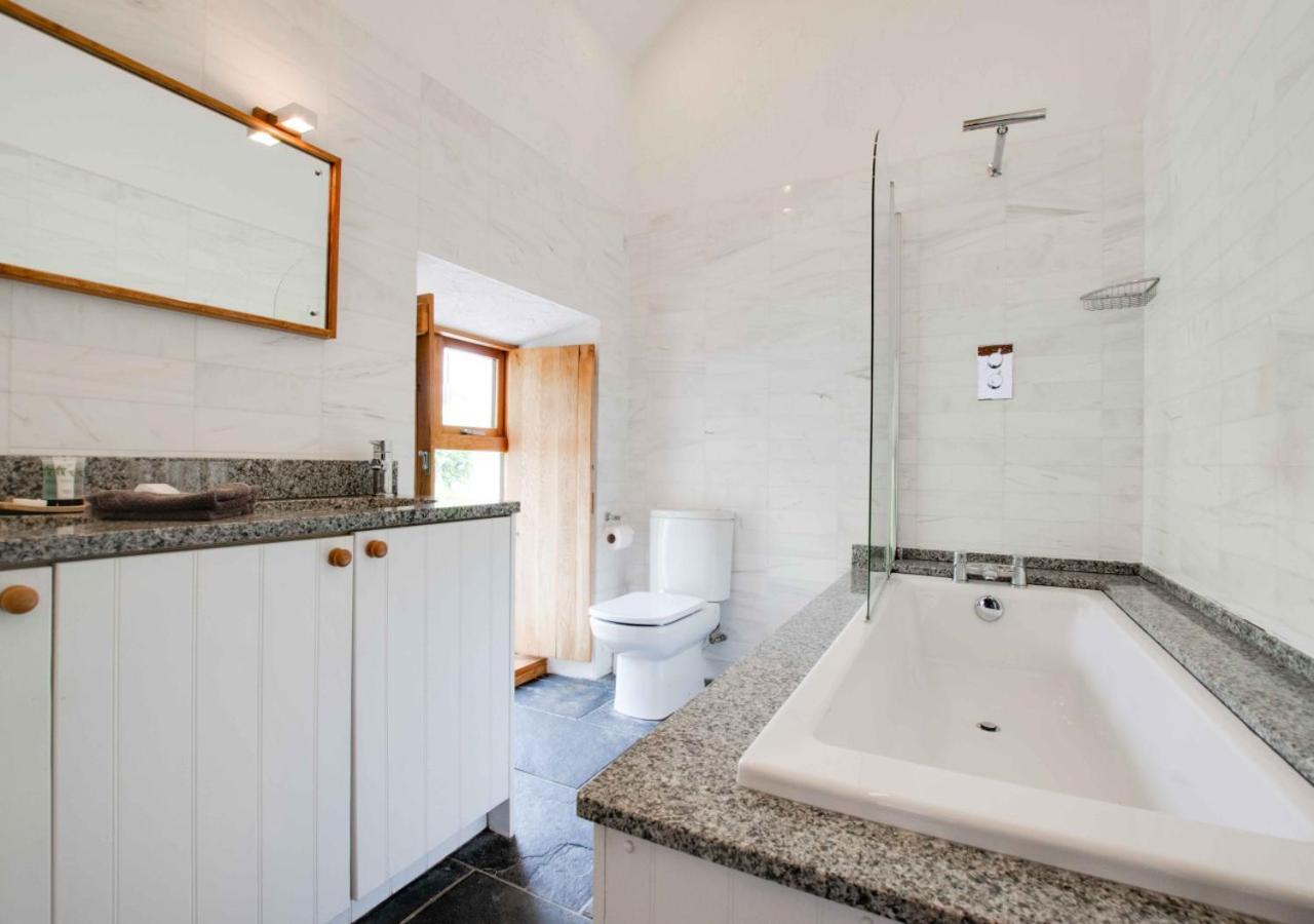 Slade Barn Villa Оксуич Екстериор снимка